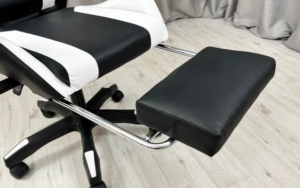 Изображение товара Кресло геймерское Calviano 1585 (черный/белый)