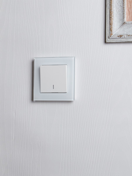 Изображение товара Выключатель IEK Brite BR-V12-1-10-K01 (белый)