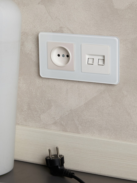 Изображение товара Розетка IEK Brite BR-R13-10-K36 (жемчуг)