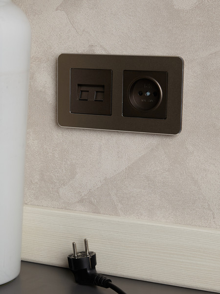 Изображение товара Розетка IEK Brite BR-R13-10-K45 (темная бронза)