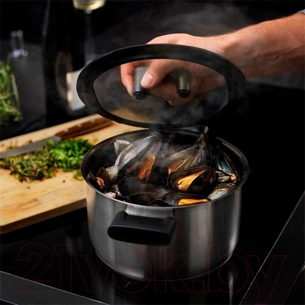 Изображение товара Кастрюля Fiskars Hard Face 1052240 (3.5л, с крышкой)