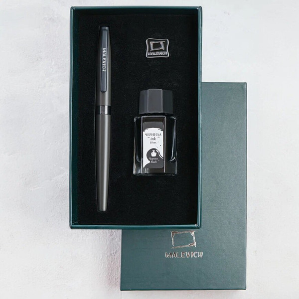 Изображение товара Ручка перьевая Малевичъ С чернилами и значком / 196449 (мокрый асфальт)