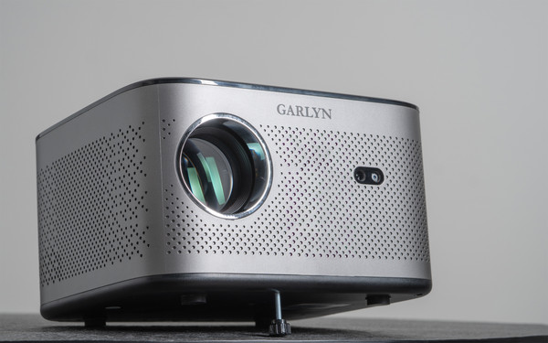 Изображение товара Проектор Garlyn Lumen 4