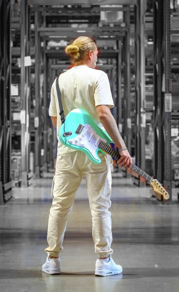 Изображение товара Электрогитара Fabio ST100 Matt Mentol (с комплектом аксессуаров)