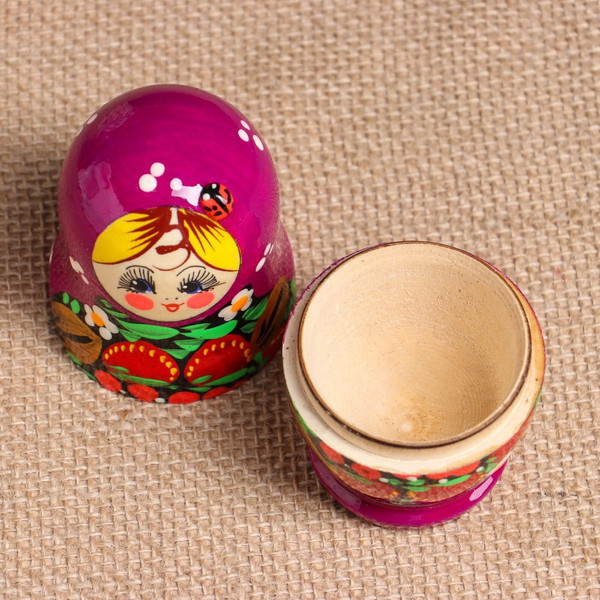 Изображение товара Матрешка сувенирная Sima-Land Божья коровка. Фиолетовый платок / 4097412