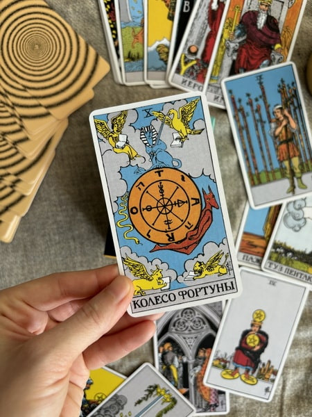 Изображение товара Гадальные карты МИФ Классическое таро для перемен / 9785002146062 (Мэтьюс К.)