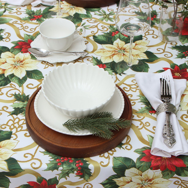 Изображение товара Скатерть Доляна Праздничные украшения 110x145 / 9580625