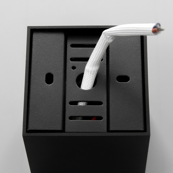 Изображение товара Точечный светильник BayerLux Кубик / 9901340 (черный/золото)