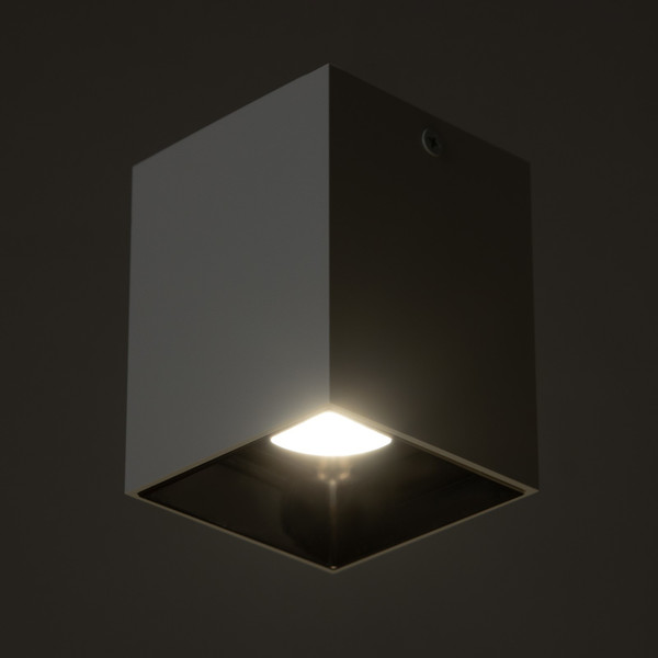 Изображение товара Точечный светильник BayerLux Кубик / 9901335 (белый/кофе)