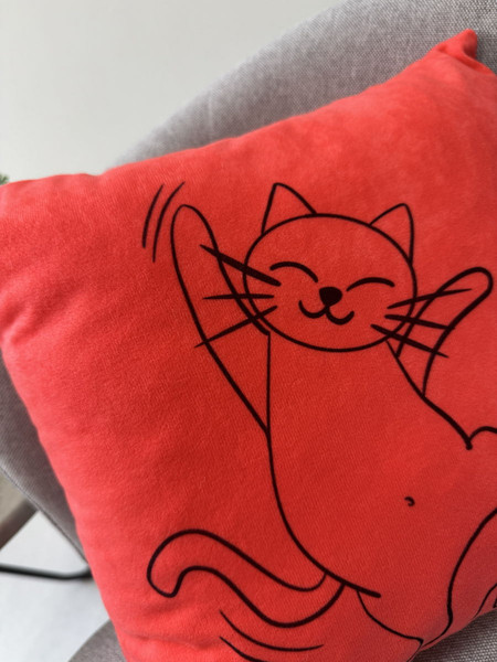 Изображение товара Подушка декоративная MATEX Meow. Claws / 43-072 (лососевый/иссиня-черный)