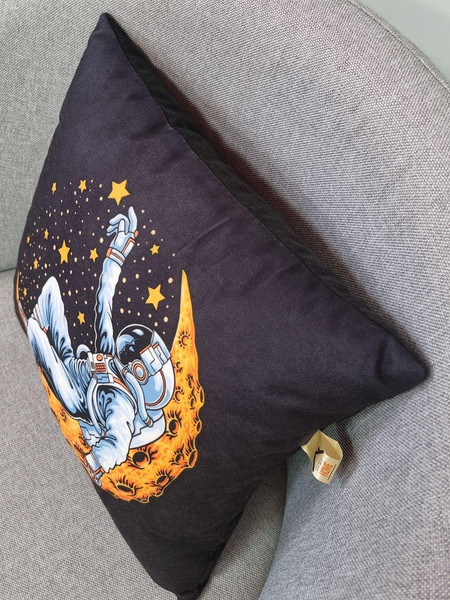 Изображение товара Подушка декоративная MATEX Next. На месяце / 58-717 (черный/серый/оранжевый)