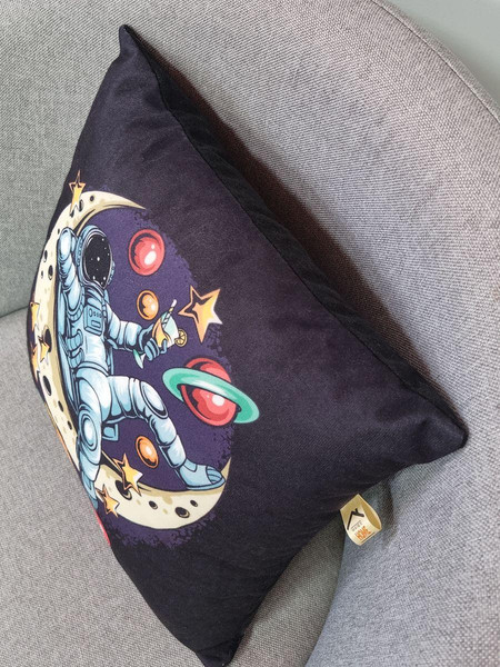 Изображение товара Подушка декоративная MATEX Next. На луне / 58-724 (черный/желтый/красный)