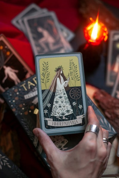 Изображение товара Гадальные карты МИФ По ту сторону ночи. Таро / 9785002146420 (Дворникова Александра)