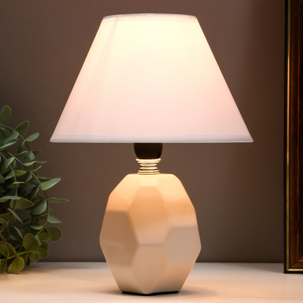 Изображение товара Прикроватная лампа Risalux Жаклин 7984504 (белый)