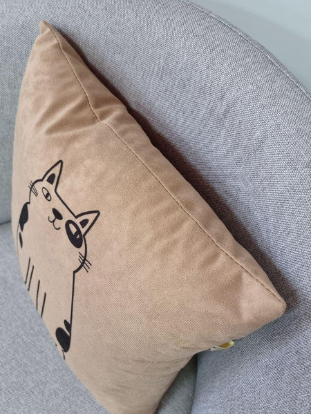 Изображение товара Подушка декоративная MATEX Meow. I See You / 58-540 (бежевый/черный)