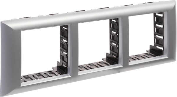 Изображение товара Рамка для выключателей и розеток DKC Avanti 4404916 (серебристый металлик)