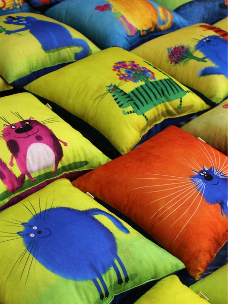 Изображение товара Подушка декоративная MATEX Kotoklism line. Под зонтом / 52-265 (красный/белый/синий)