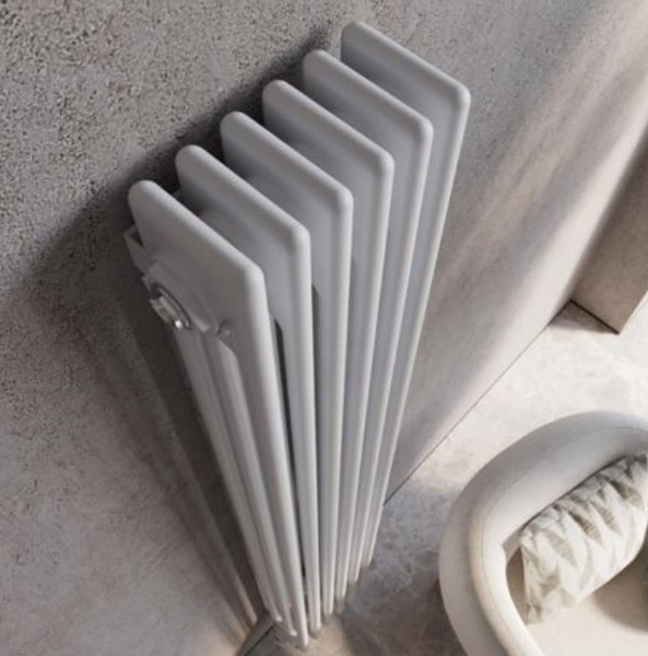 Изображение товара Радиатор стальной Faberg Extra 3 (черный матовый RAL-9005, 4 секции)