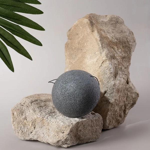 Изображение товара Спонж для умывания Solomeya Charcoal Konjac с древесным углем / 06-971
