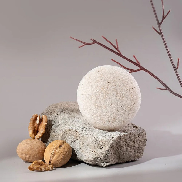 Изображение товара Спонж для умывания Solomeya Konjac Sponge with Walnut с грецким орехом / 06-972