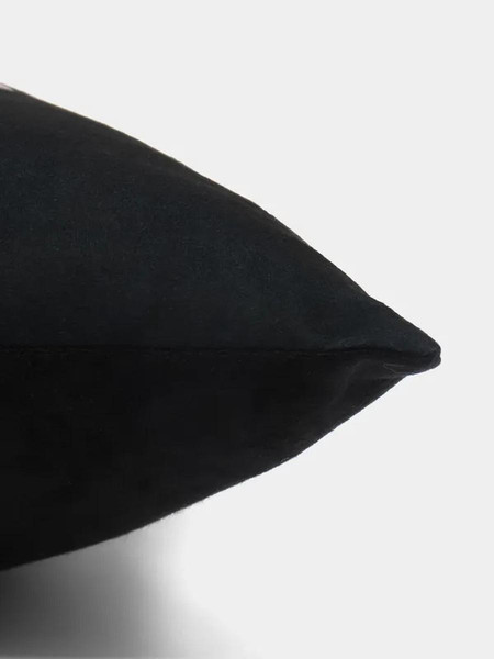 Изображение товара Подушка декоративная MATEX Fantasy. Монро на черном / 31-277 (черный/молочный)