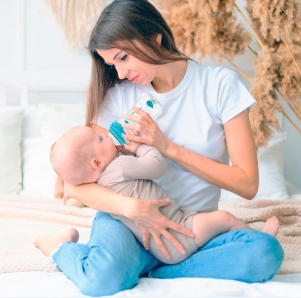 Изображение товара Бутылочка для кормления Nuvita Антиколиковая Glass Collection 6033 / NU-ALMB1040 (240мл, голубой)