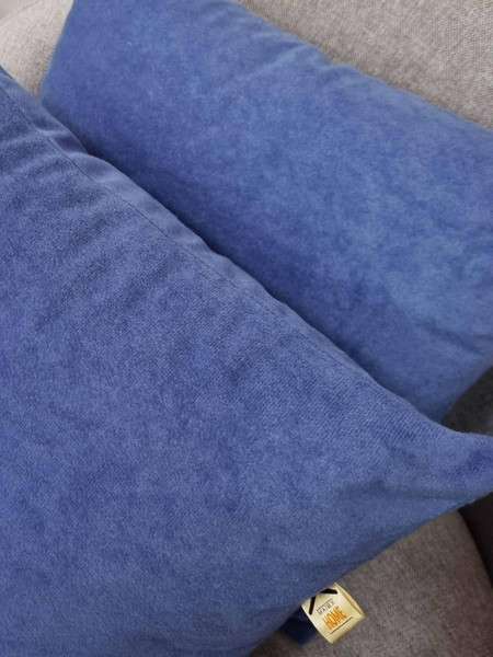 Изображение товара Подушка декоративная MATEX Velours / 37-057 (серо-голубой)