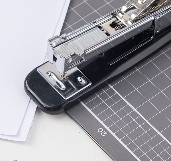 Изображение товара Степлер Deli E0306 (черный)