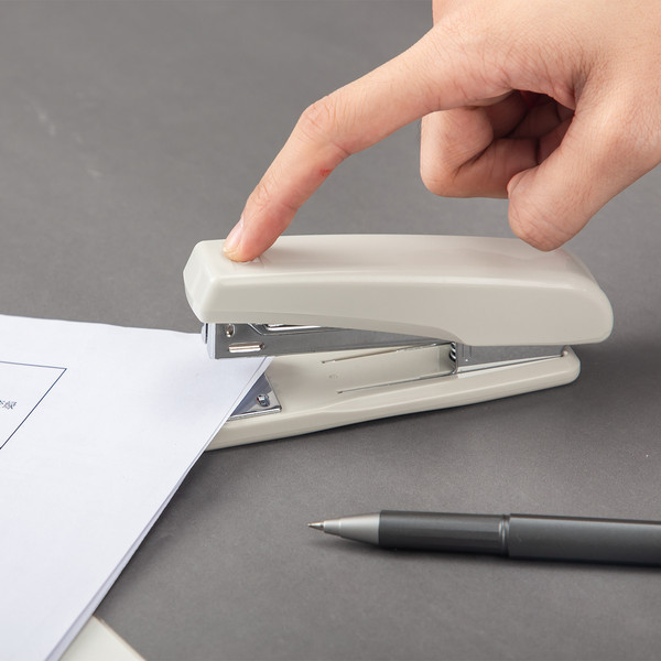 Изображение товара Степлер Deli E0306 (серый)