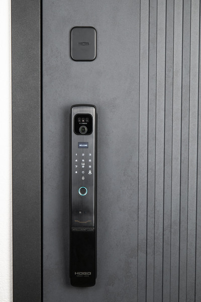 Изображение товара Входная дверь Промет Рона Смарт 96x205 (правая, бетон графит/шагрень белая/черный муар)