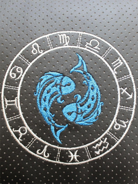 Изображение товара Подушка для автомобиля MATEX Знаки Зодиака. Рыбы / 27-645 (черный/белый)