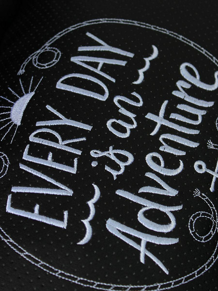 Изображение товара Подушка для автомобиля MATEX Логотипы / 27-744 (черный/белый)