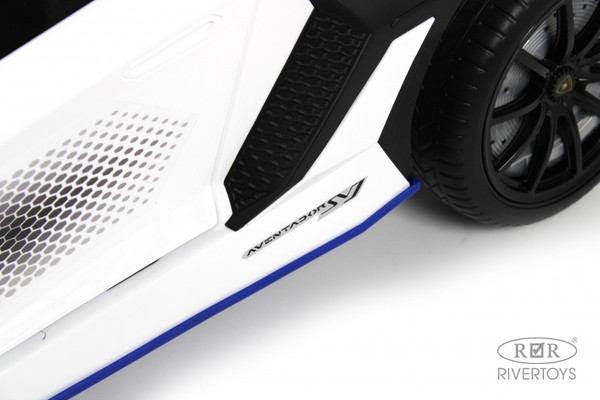 Изображение товара Детский автомобиль RiverToys K888PX (белый)