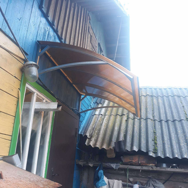 Изображение товара Козырек ИМпласт Скат Цинк 1800х950 Янтарь / 15090  (с сотовым поликарбонатом 4мм)