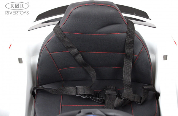 Изображение товара Детский автомобиль RiverToys X001XX (белый)