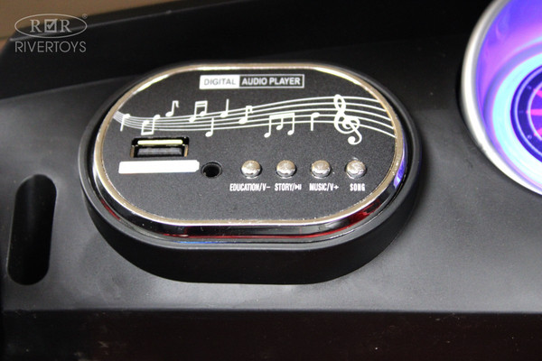 Изображение товара Детский автомобиль RiverToys X001XX (красный глянец)