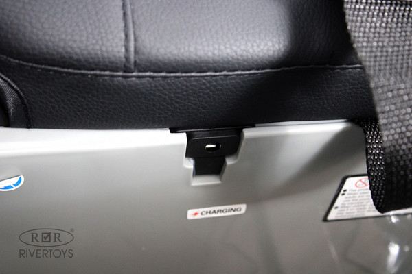 Изображение товара Детский автомобиль RiverToys X001XX (серый)