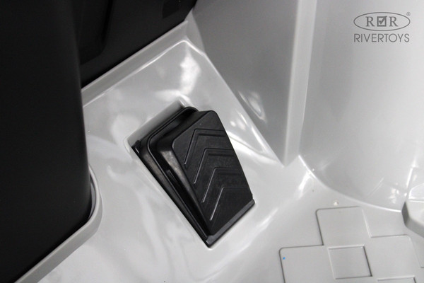 Изображение товара Детский автомобиль RiverToys X001XX (серый)