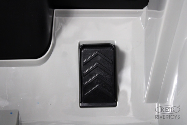 Изображение товара Детский автомобиль RiverToys X001XX (серый)