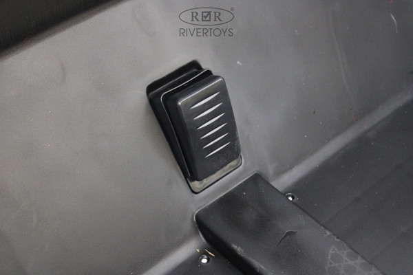 Изображение товара Детский автомобиль RiverToys E001EE (зеленый)