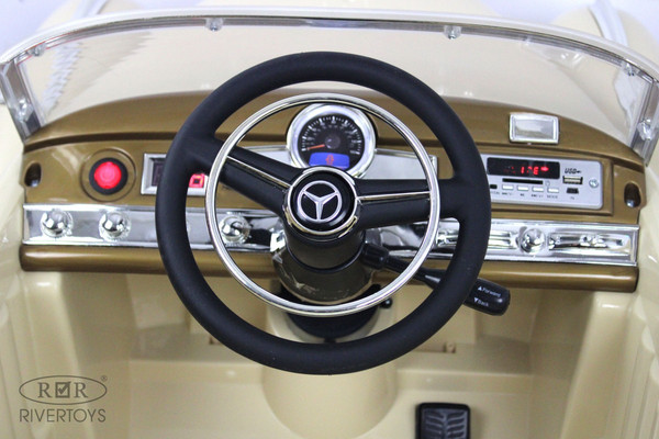 Изображение товара Детский автомобиль RiverToys Mercedes-Benz 300S (бежевый)