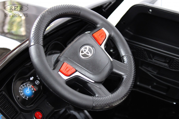 Изображение товара Детский автомобиль RiverToys М555БХ (черный глянец)