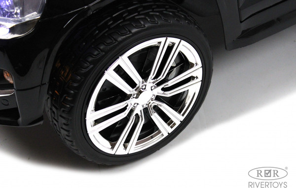 Изображение товара Детский автомобиль RiverToys М555БХ (черный глянец)