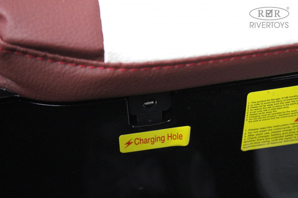 Изображение товара Детский автомобиль RiverToys М555БХ (черный глянец)