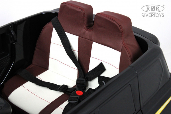 Изображение товара Детский автомобиль RiverToys М555БХ (черный глянец)