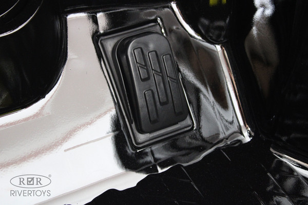 Изображение товара Детский автомобиль RiverToys М555БХ (черный глянец)