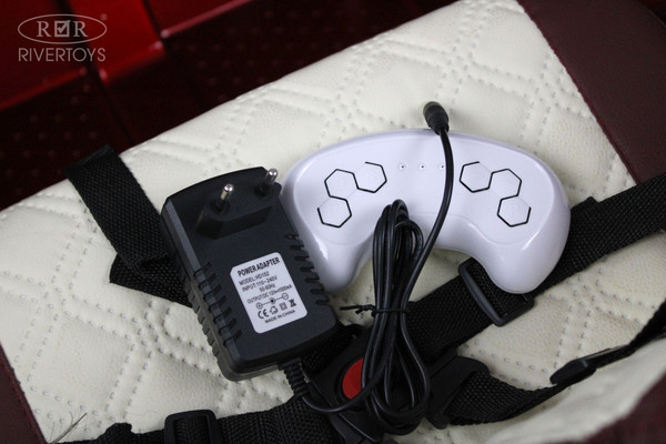 Изображение товара Детский автомобиль RiverToys F222FF (красный глянец)