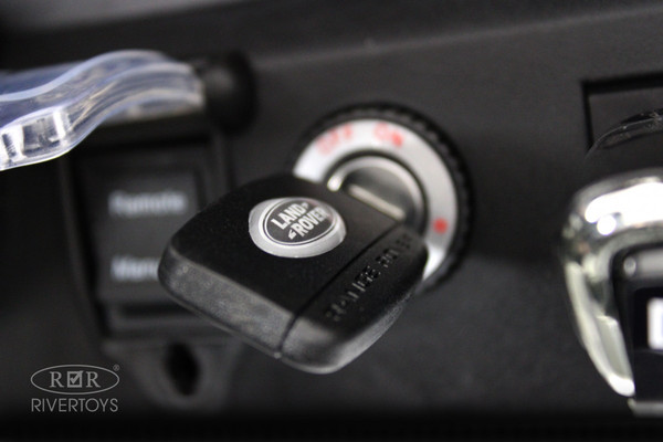 Изображение товара Детский автомобиль RiverToys Range Rover HSE 4WD / Y222YY (белый)