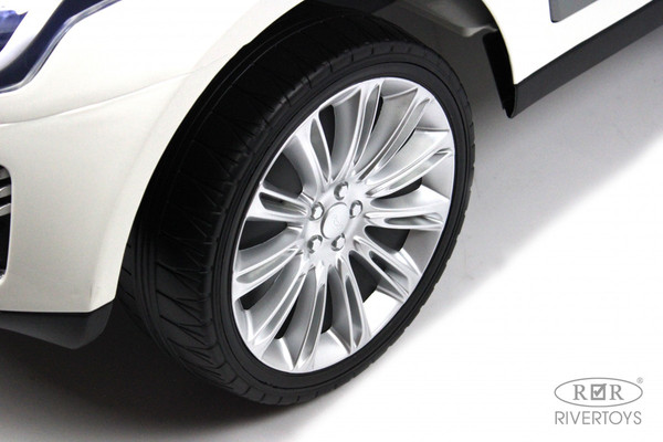 Изображение товара Детский автомобиль RiverToys Range Rover HSE 4WD / Y222YY (белый)