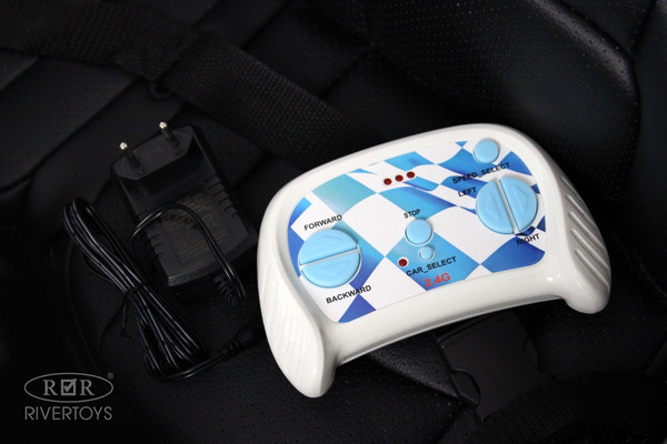 Изображение товара Детский автомобиль RiverToys Range Rover HSE 4WD / Y222YY (черный глянец)